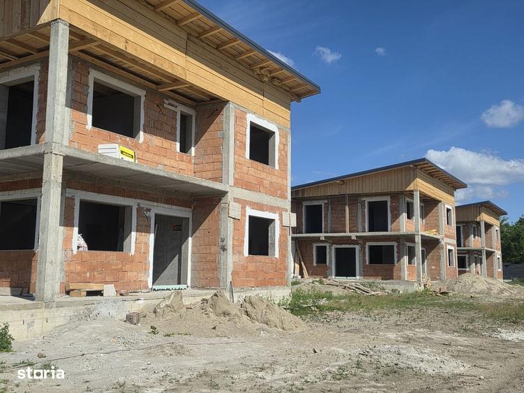 Casă cu 4 camere cu Teren 600 Mp în Central