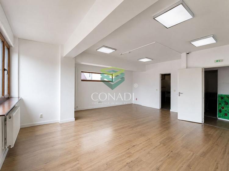Casă individuală cu 8 camere cu Canalizare în Baicului