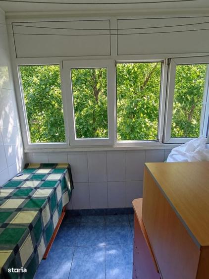 Apartament cu 3 camere semidecomandat în Păcii