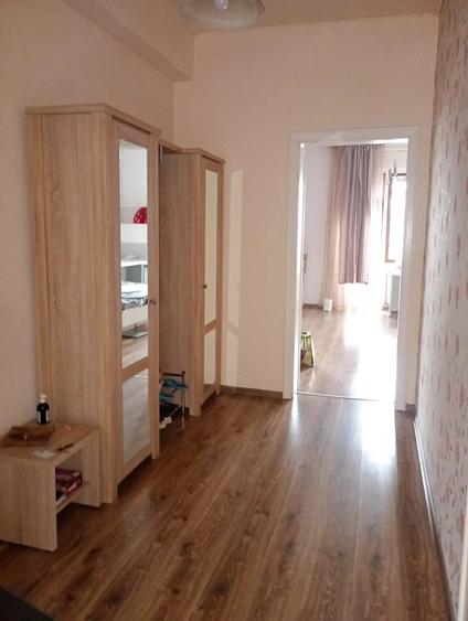Apartament cu 4 camere semidecomandat în Medicină