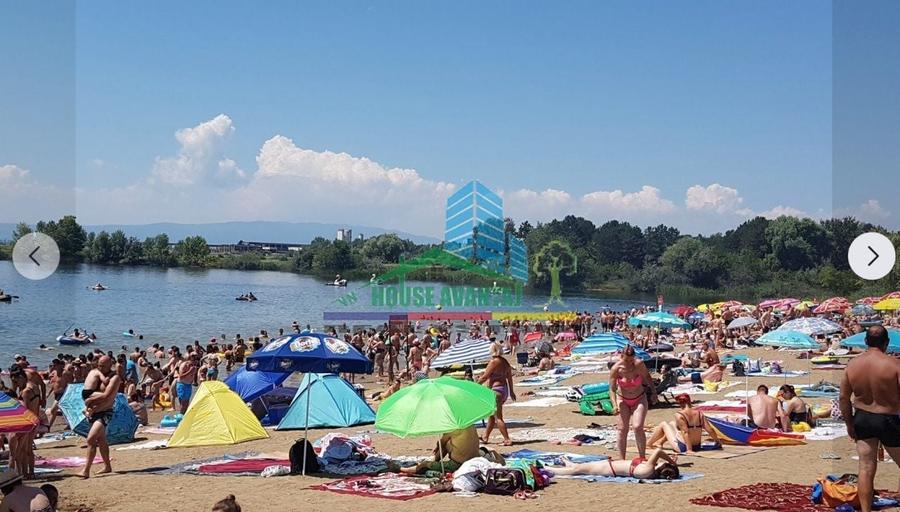 Spațiu comercial, de 400 mp, în Est