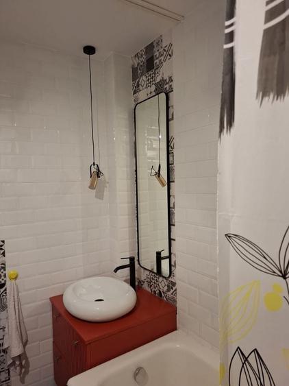 Apartament cu 3 camere semidecomandat în Iași