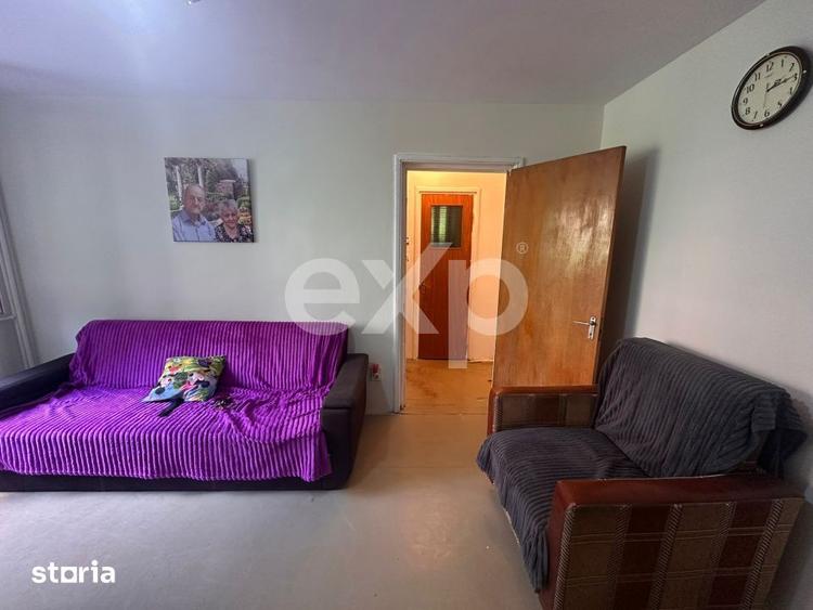 Apartament cu 3 camere semidecomandat, mobilat în Tei