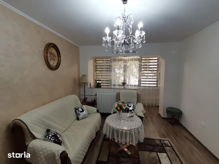 Apartament cu 3 camere în Tomis I