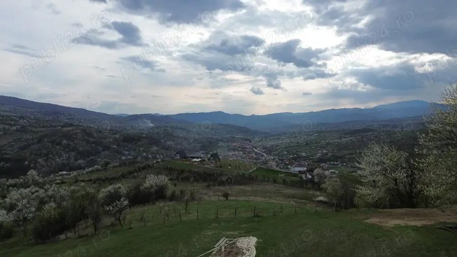 Teren de 8316 mp, în Berislăvești