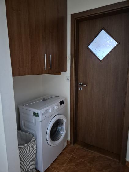 Apartament cu 4 camere semidecomandat, mobilat în Cedonia