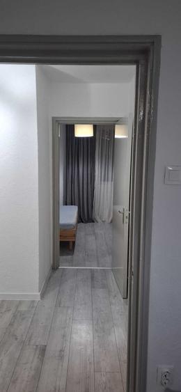 Apartament cu 3 camere semidecomandat în Alexandru Obregia