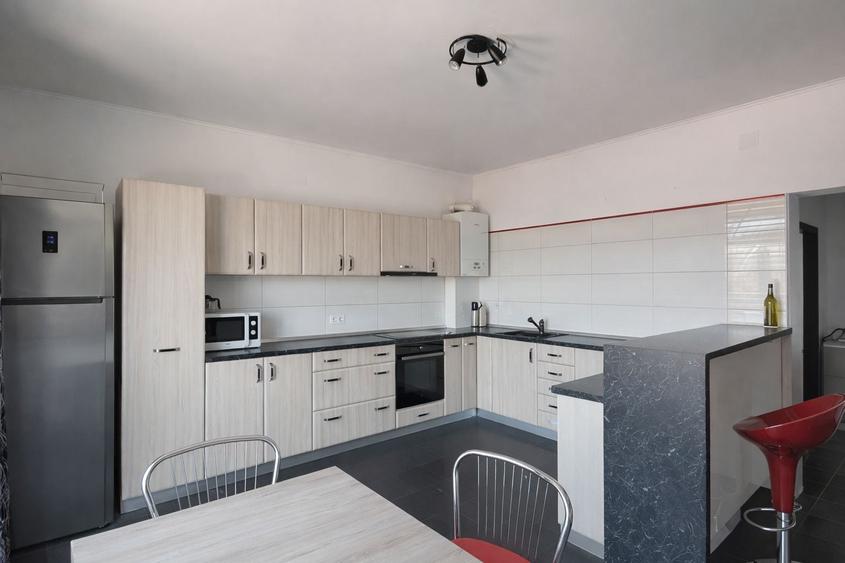 Apartament cu 3 camere decomandat, mobilat în Zorilor