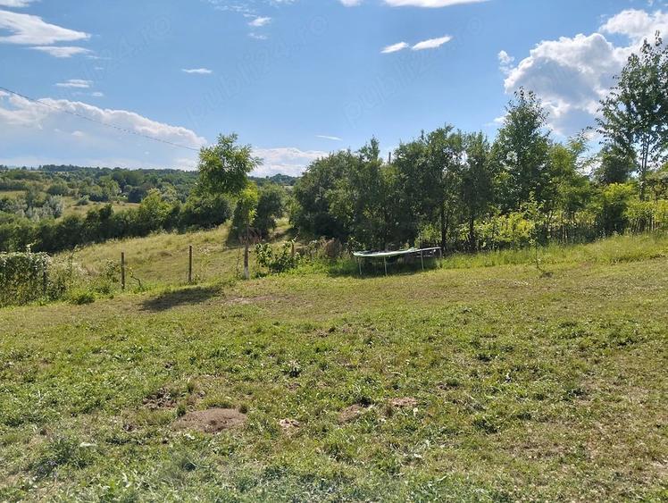 Casă cu 3 camere cu Teren 1000 Mp în Socea