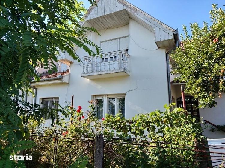 Casă cu 4 camere cu Teren 200 Mp în Central