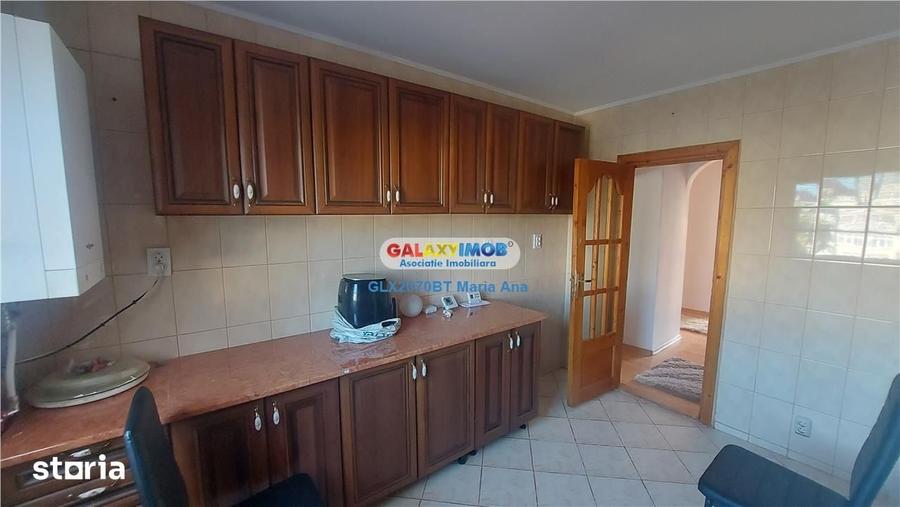 Apartament cu 3 camere decomandat în Central