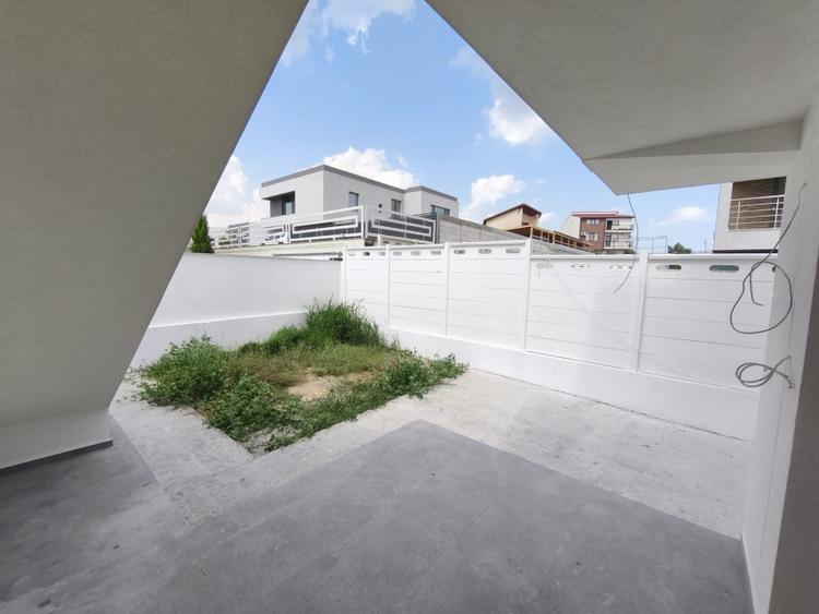 Duplex cu 4 camere cu Canalizare în Nord