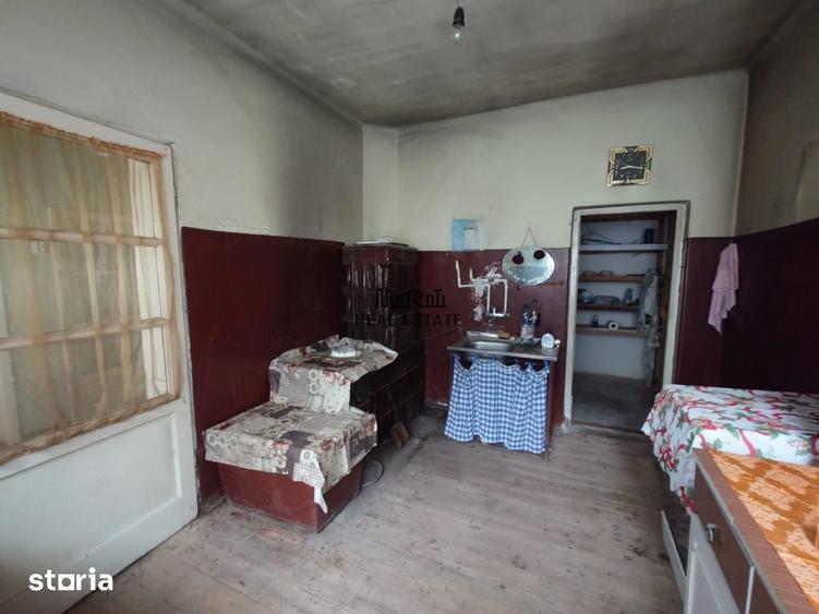 Casă cu 4 camere cu Teren 9563 Mp în Dumbrava
