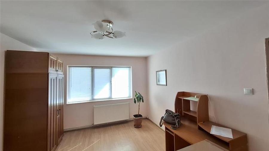 Apartament cu 2 camere semidecomandat în 9 Mai