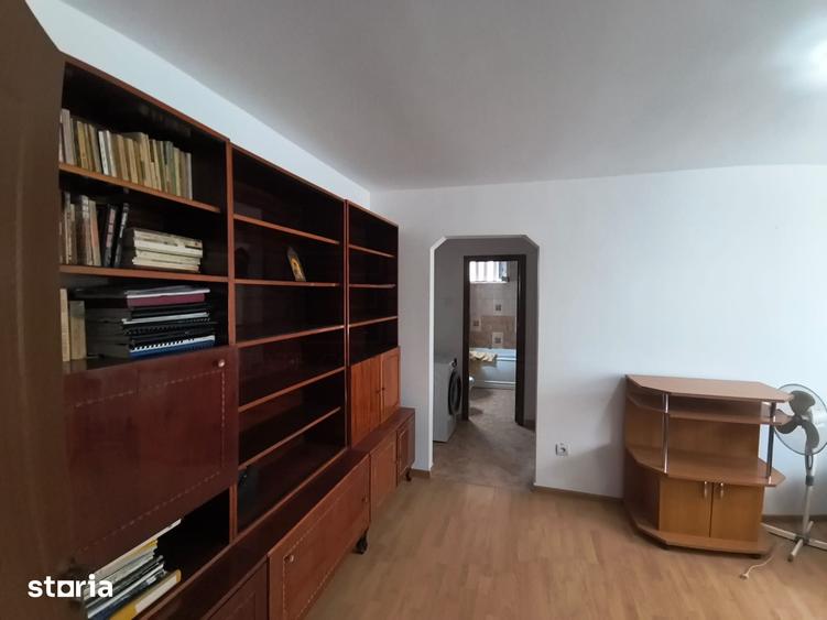 Apartament cu 2 camere decomandat, mobilat în Policlinica