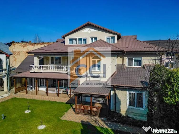 Casă cu 7 camere cu Teren 397 Mp în Central