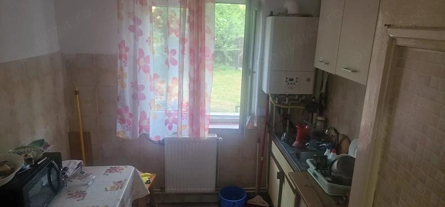 Apartament cu 3 camere semidecomandat în Central