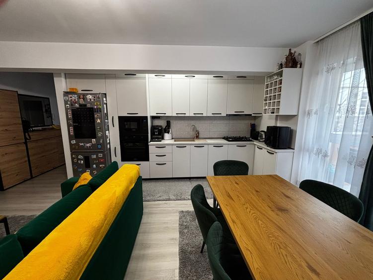 Apartament cu 3 camere semidecomandat, mobilat în Florești — fotografia 2
