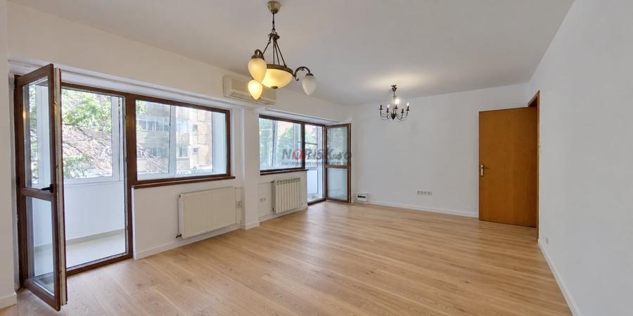 Apartament cu 3 camere semidecomandat în Tei