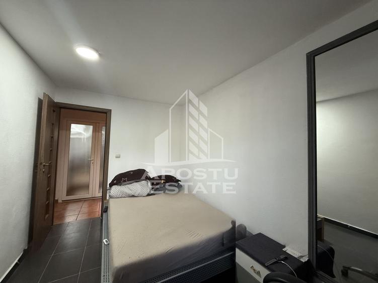 Apartament cu 4 camere semidecomandat, mobilat în Complex Studențesc