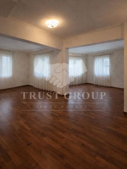 Casă individuală cu 5 camere cu Canalizare în Herăstrău