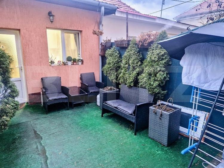 Apartament cu 3 camere decomandat, mobilat în Valenta