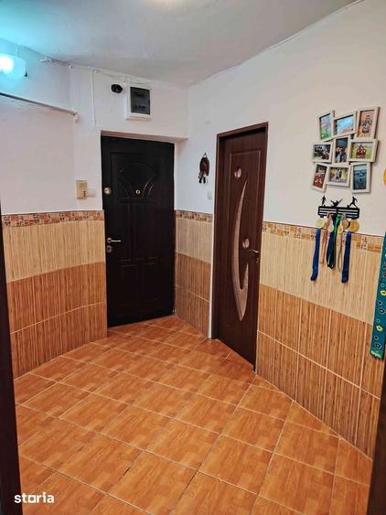 Apartament cu 4 camere decomandat în Cetate