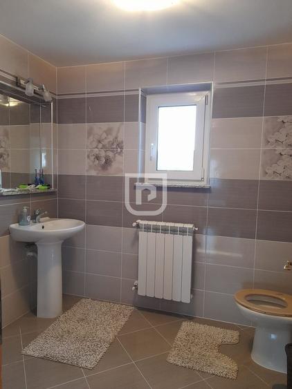 Casă individuală cu 5 camere cu Canalizare în Dărmănești