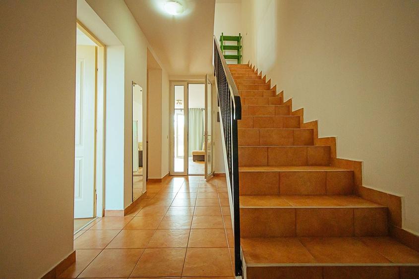 Casă individuală cu 4 camere decomandat cu Canalizare în Sânpetru
