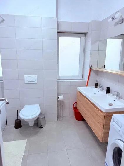 Apartament cu 2 camere semidecomandat în Soarelui