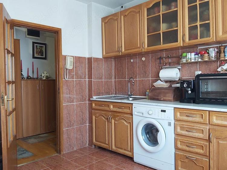 Apartament cu 4 camere decomandat în Sebastian