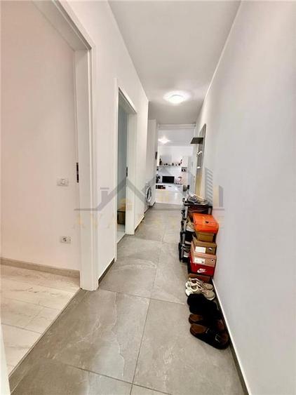 Apartament cu 3 camere semidecomandat, mobilat în Dumbrăvița