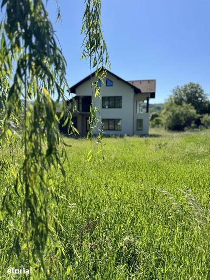 Casă cu 6 camere cu Teren 2147 Mp în Cetățeni