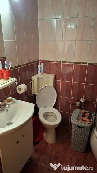 Apartament cu 4 camere decomandat în 1 Decembrie