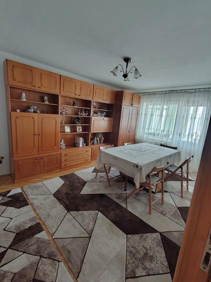 Apartament cu 3 camere decomandat – Botoșani | Etaj 2 Piata mare - 88.000 € Neg - 8