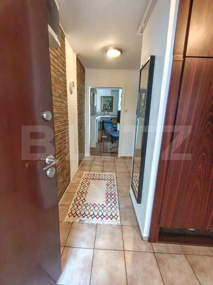 Apartament cu 4 camere semidecomandat, mobilat în Centrul Civic