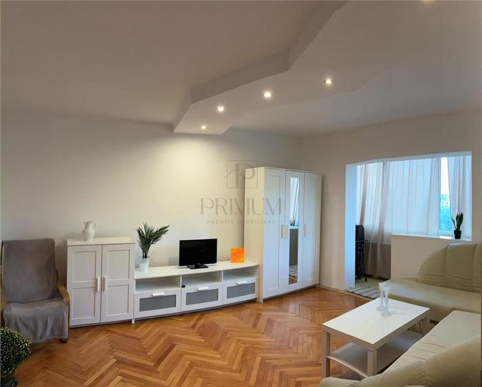 Apartament cu 3 camere decomandat în Torontalului