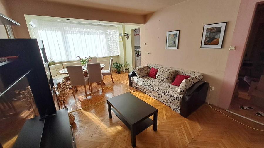 Apartament cu 3 camere decomandat, mobilat în Central
