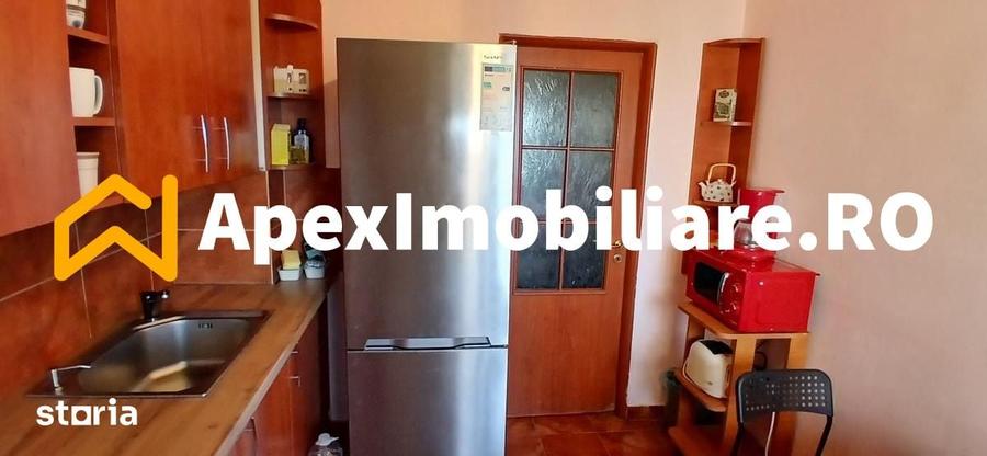 Apartament cu 3 camere semidecomandat în Grivița