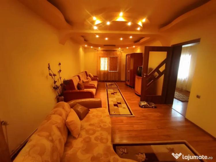 Casă cu 7 camere cu Teren 600 Mp în Central