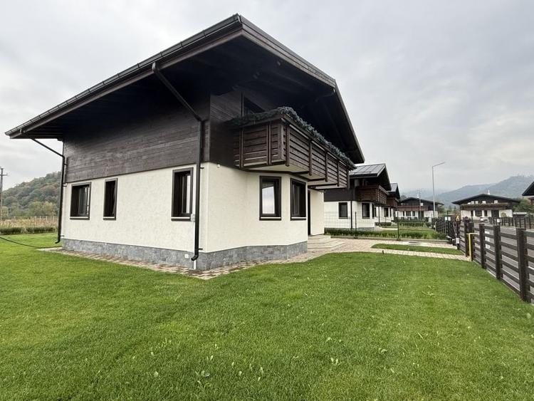 Casă cu 5 camere cu Teren 600 Mp în Râșnov