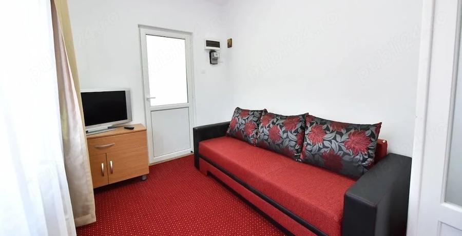 Apartament cu 3 camere semidecomandat, mobilat în Colentina