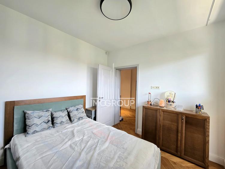 Apartament cu 4 camere semidecomandat, mobilat în Central