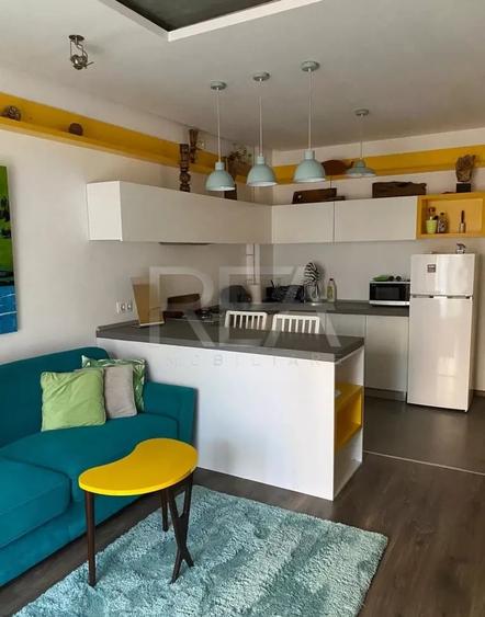 Apartament cu 2 camere semidecomandat, mobilat în Văcăresti