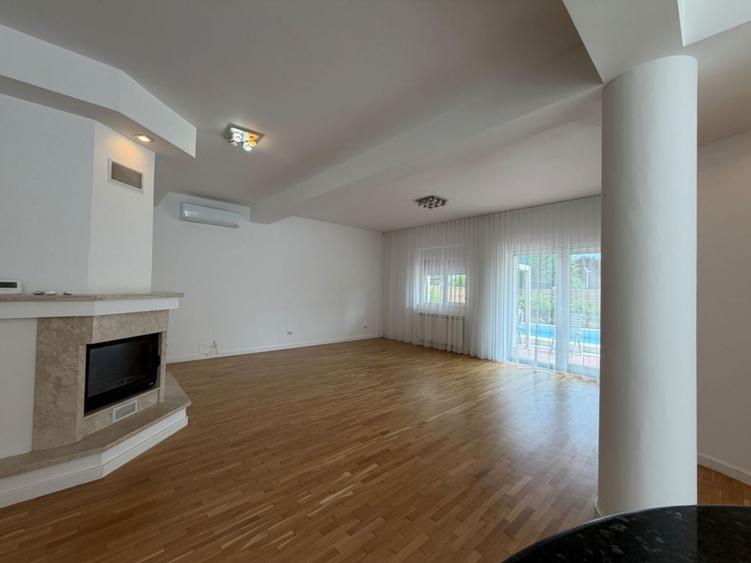 Casă individuală cu 7 camere cu Piscina în Iancu Nicolae
