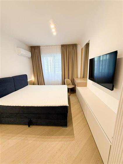 Apartament cu 3 camere semidecomandat, mobilat în Pipera
