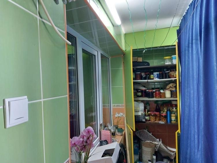 Apartament cu 3 camere decomandat în Est