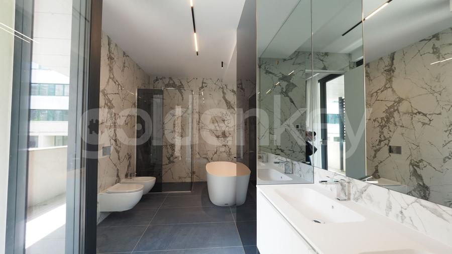 Apartament cu 4 camere semidecomandat, mobilat în Aviatorilor