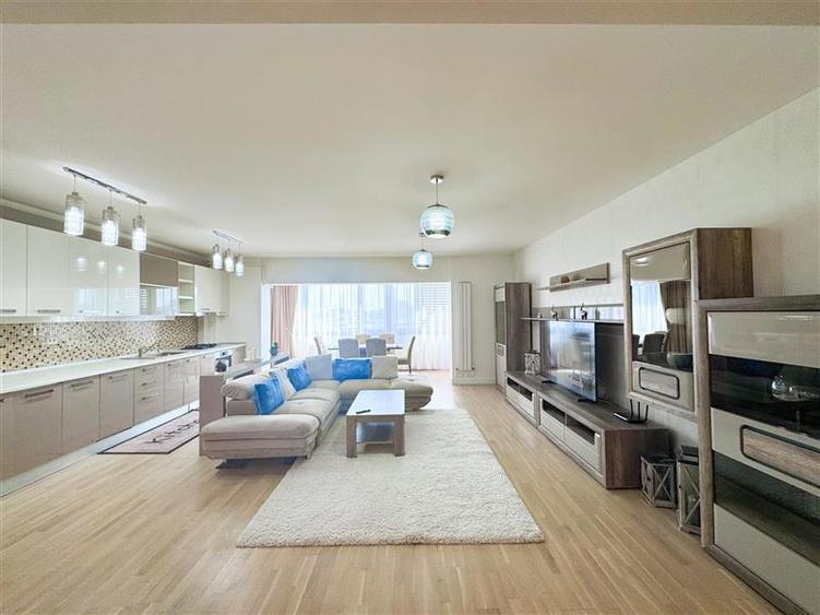 Apartament cu 3 camere semidecomandat, mobilat în Herăstrău