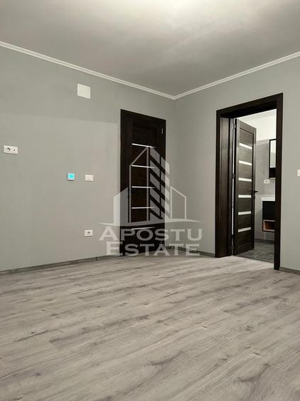 Casă individuală cu 4 camere cu Canalizare în Parța